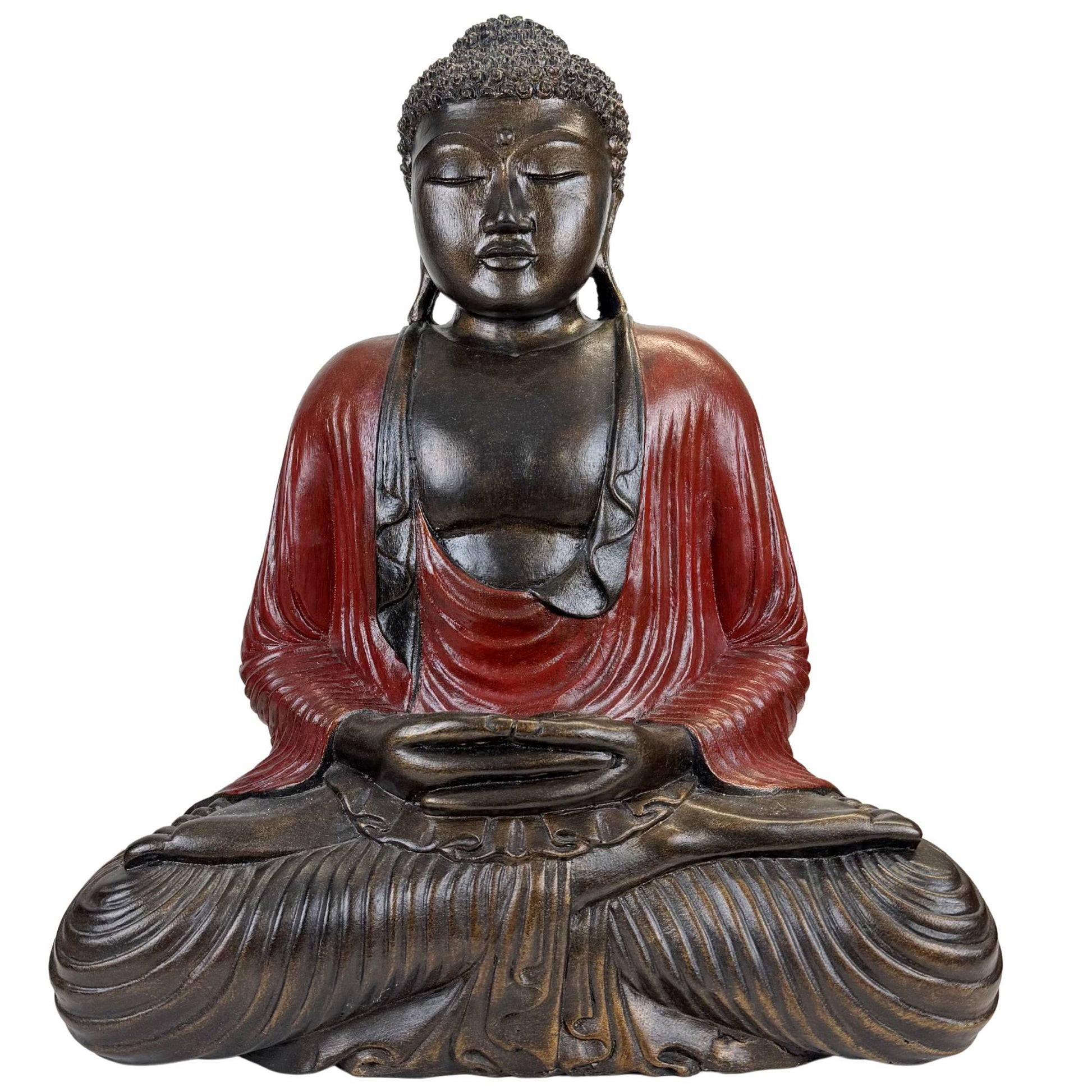 Resin boeddhabeeld in meditatiehouding met rood gelakte mantel en Aziatische zen uitstraling