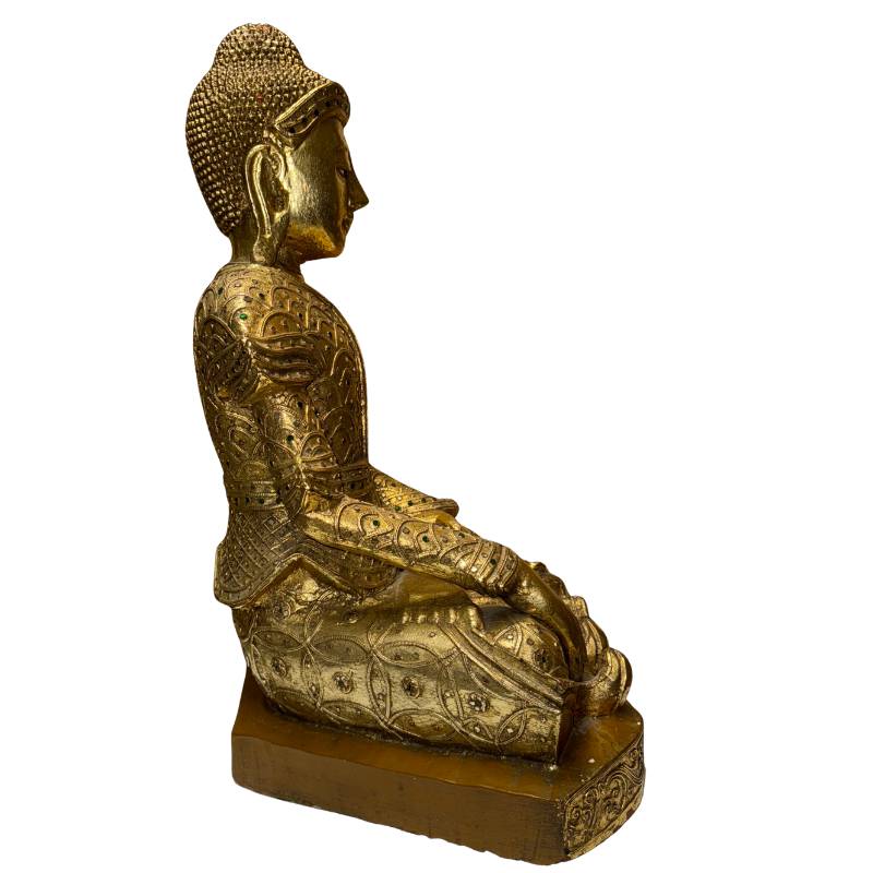Groot verguld houten Boeddhabeeld uit Myanmar met serene uitstraling en antieke details