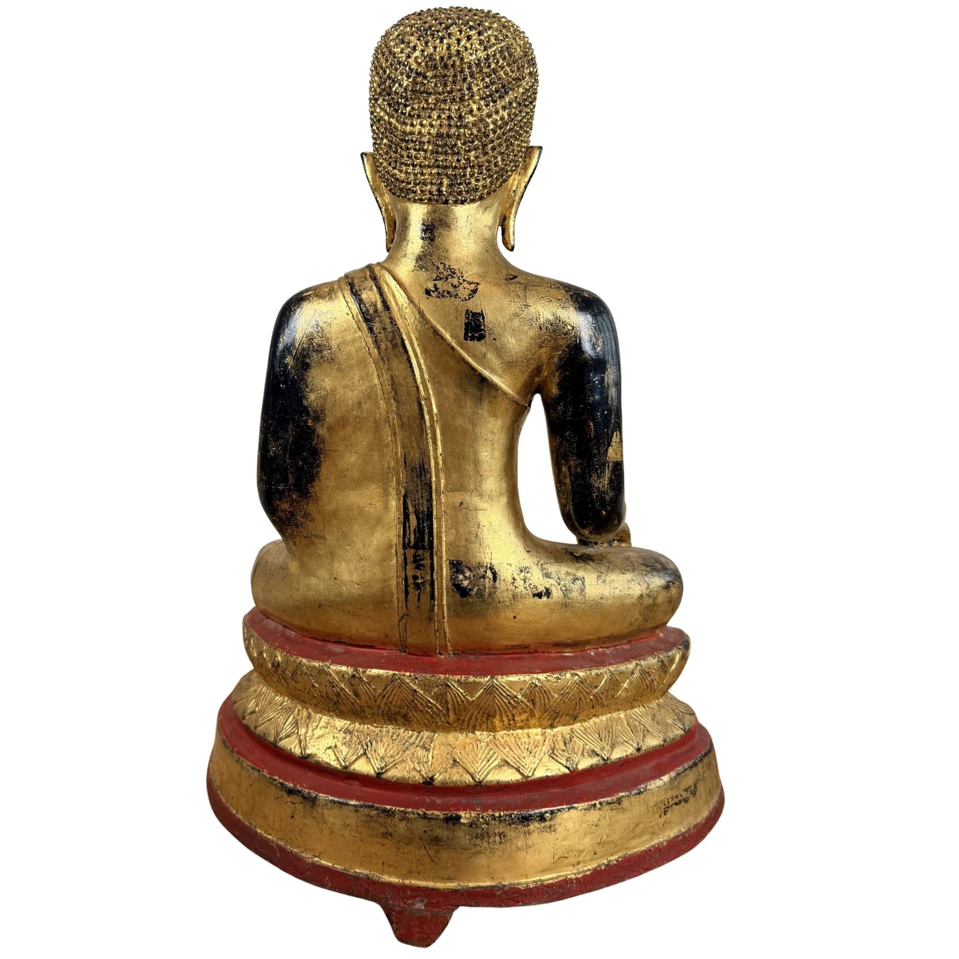 Groot vuurverguld bronzen Boeddhabeeld met ingelegde ogen, rode accenten en meditatieve uitstraling voor altaar of interieur