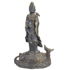 Een groot Oost-Aziatisch Guanyin-beeld uit de eerste helft van de 20e eeuw