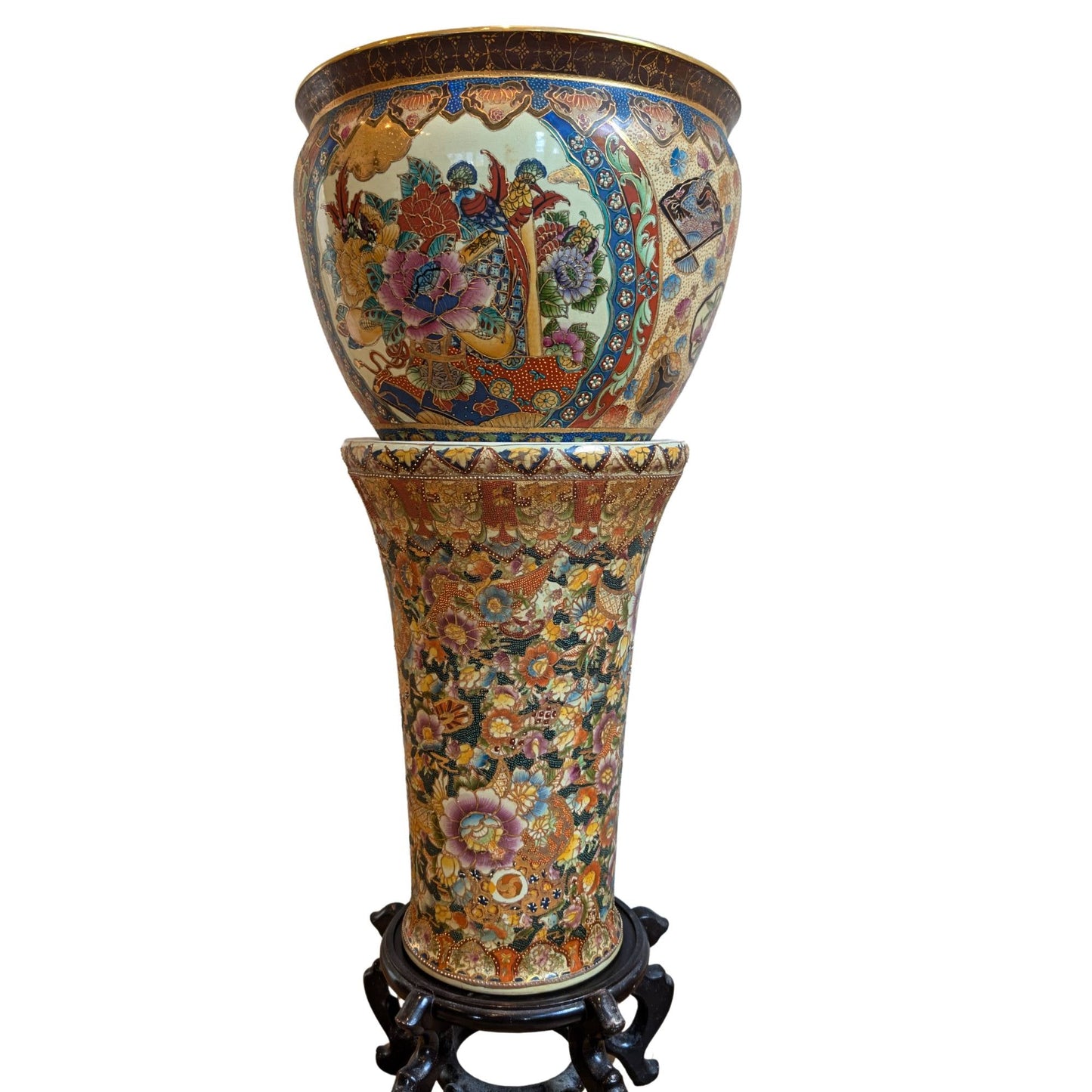 Indrukwekkende grote porseleinen vaas inclusief pedestal uit de Meiji periode.