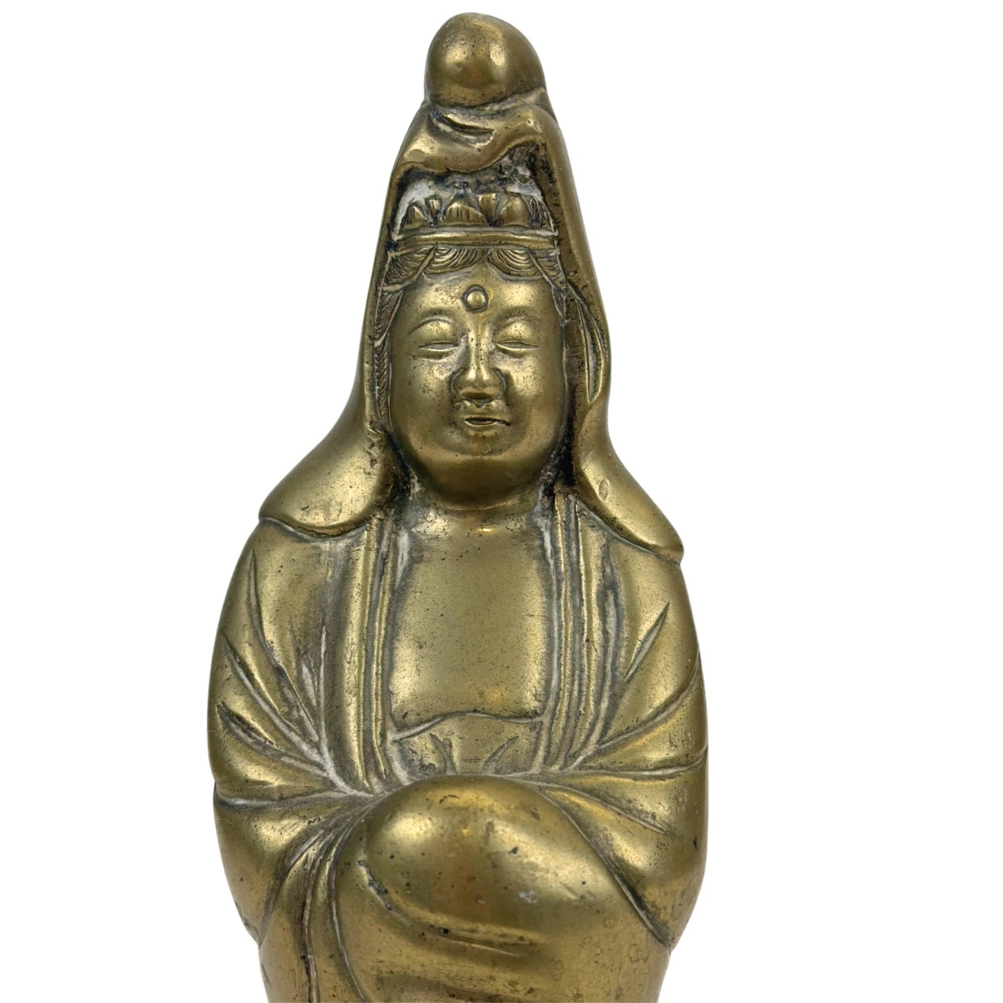 Detail van het gezicht van Guanyin met kalme en vriendelijke expressie