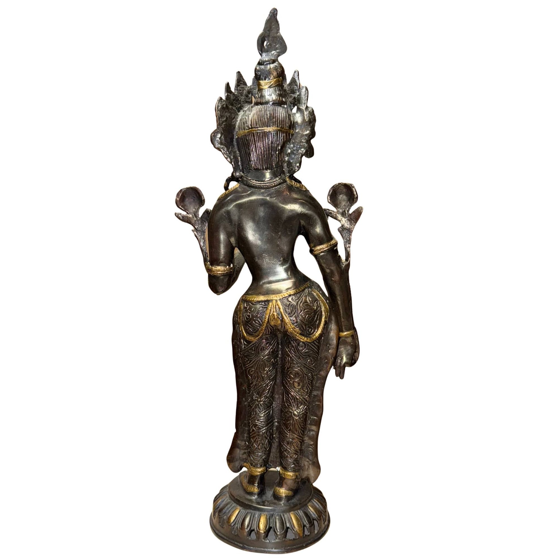 Himalaya Bodhisattva van brons met handgeciseleerde kleding en sierdetails