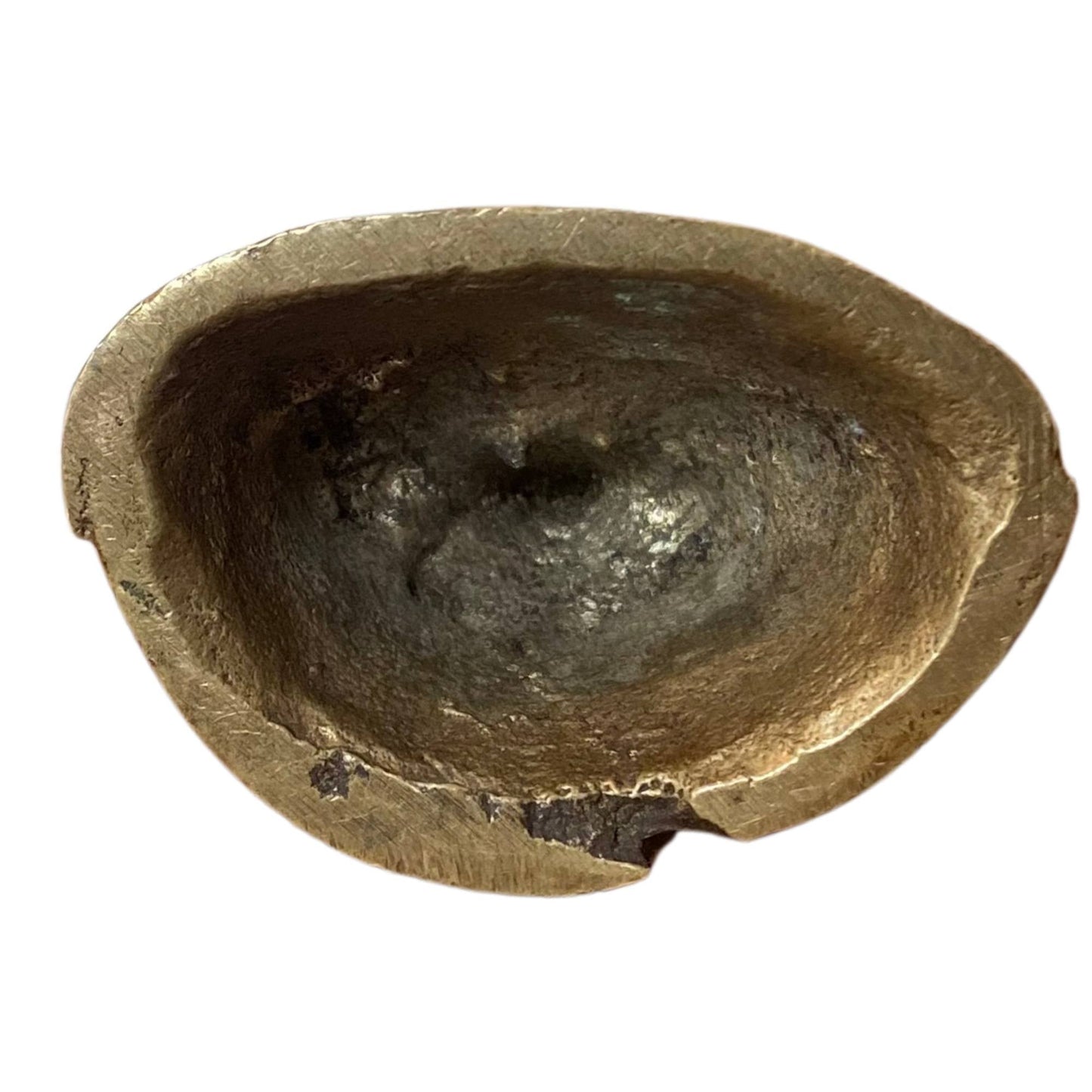 De onderzijde toont de ruwe gietholte, kenmerkend voor authentieke 19e-eeuwse Himalaya-sculpturen.