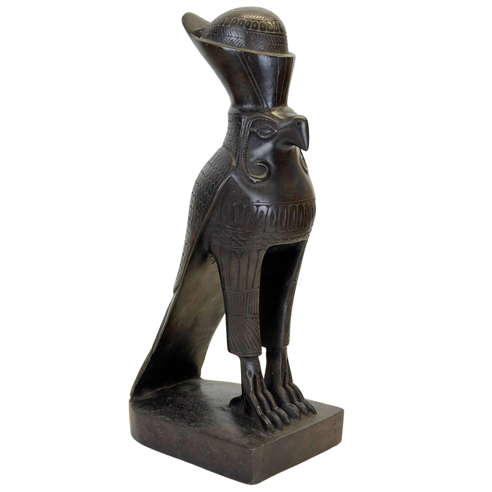 Horus beeld van de Egyptische valkengod met dubbele kroon