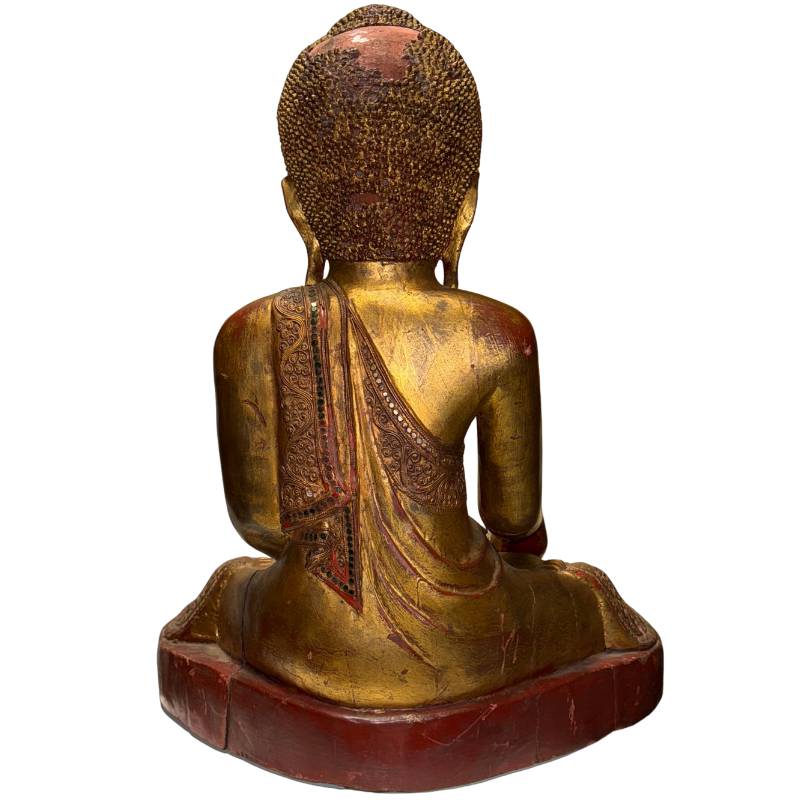 Houten Boeddhabeeld in aarde aanrakende houding met klassieke Mandalay vormgeving