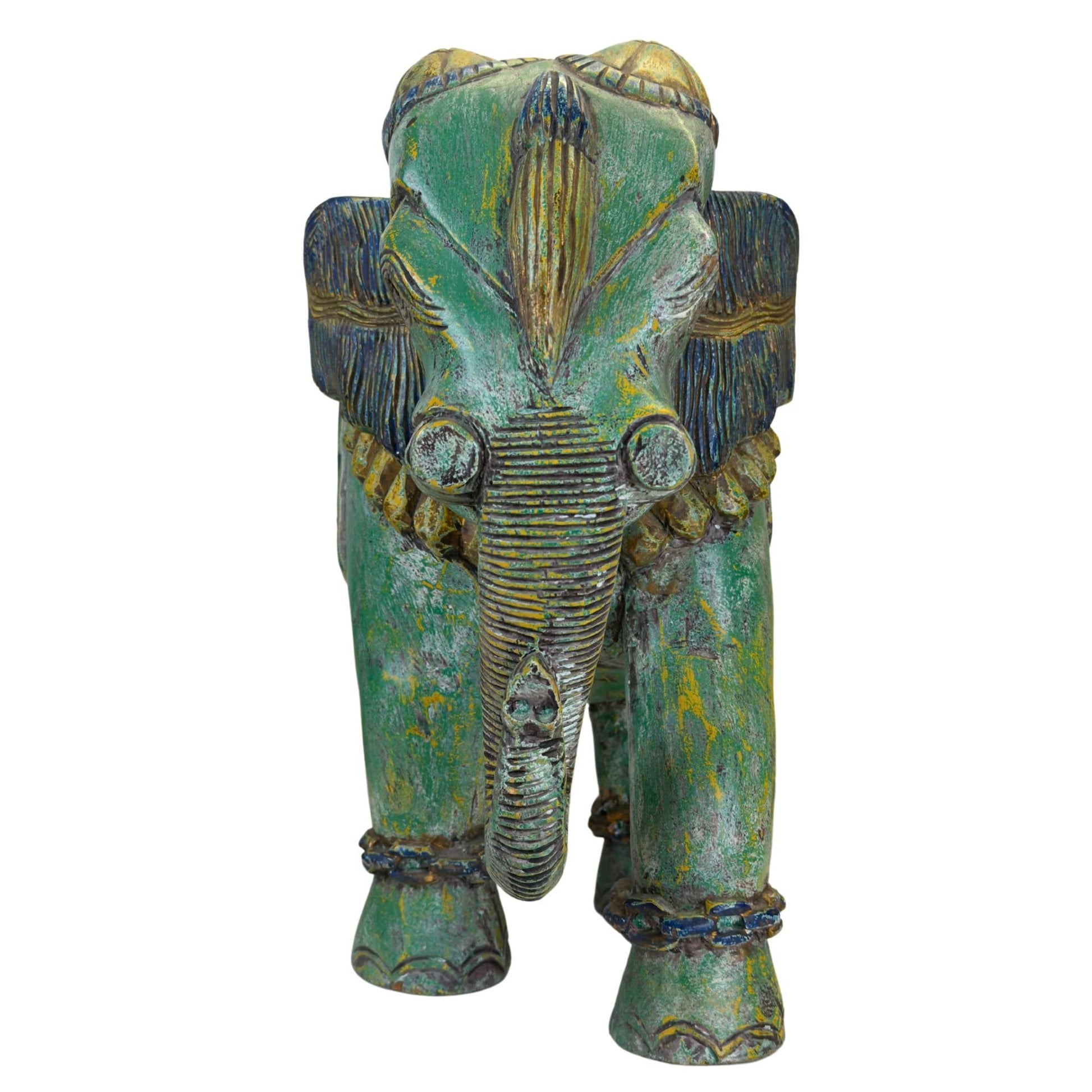 Koninklijke Indiase olifant met rijk versierde ceremoniële deken