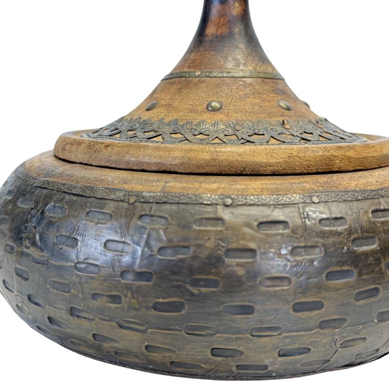 Houten opbergpot met metalen inleg en geometrische decoratie in Marokkaanse stijl