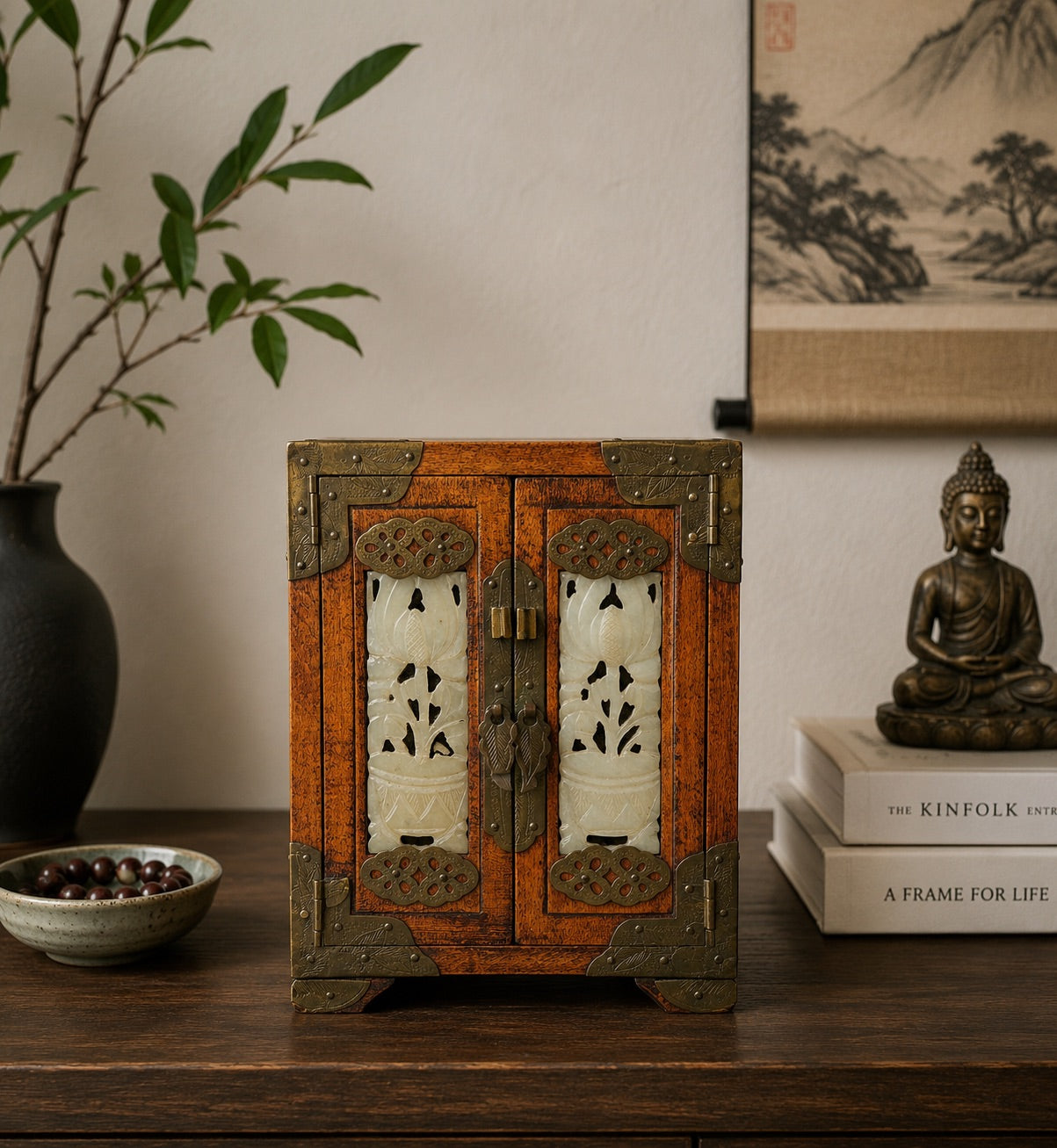 Chinese Houten Sieradenkist met Gesneden Steenpanelen en Messing Beslag