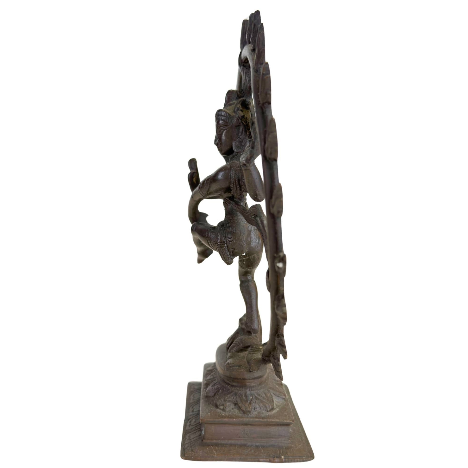 Indiaas bronzen tempelbeeld van Shiva Nataraja met spirituele symboliek en krachtige uitstraling