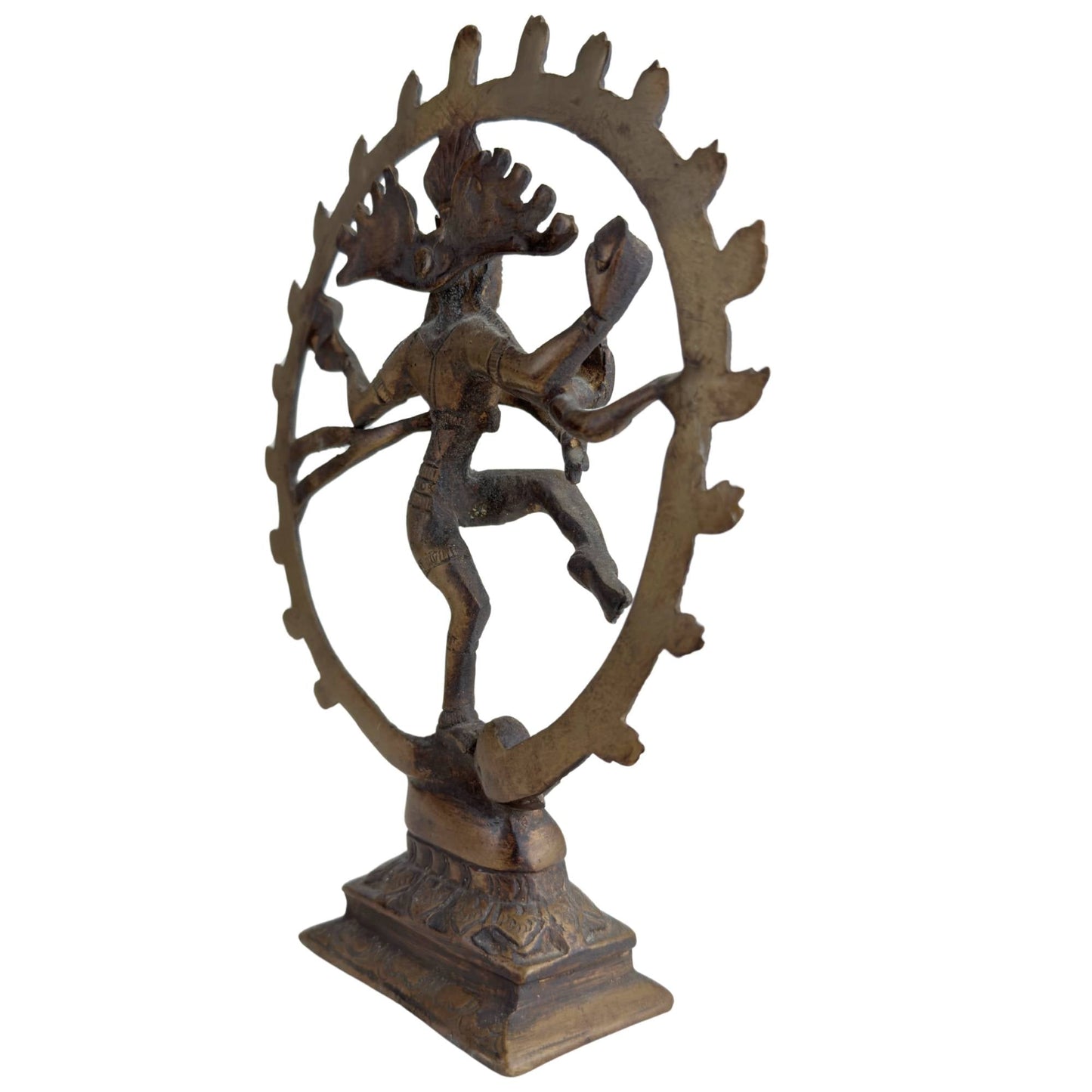 Indiaas Nataraja beeld op traditionele lotusvoet met fijne details