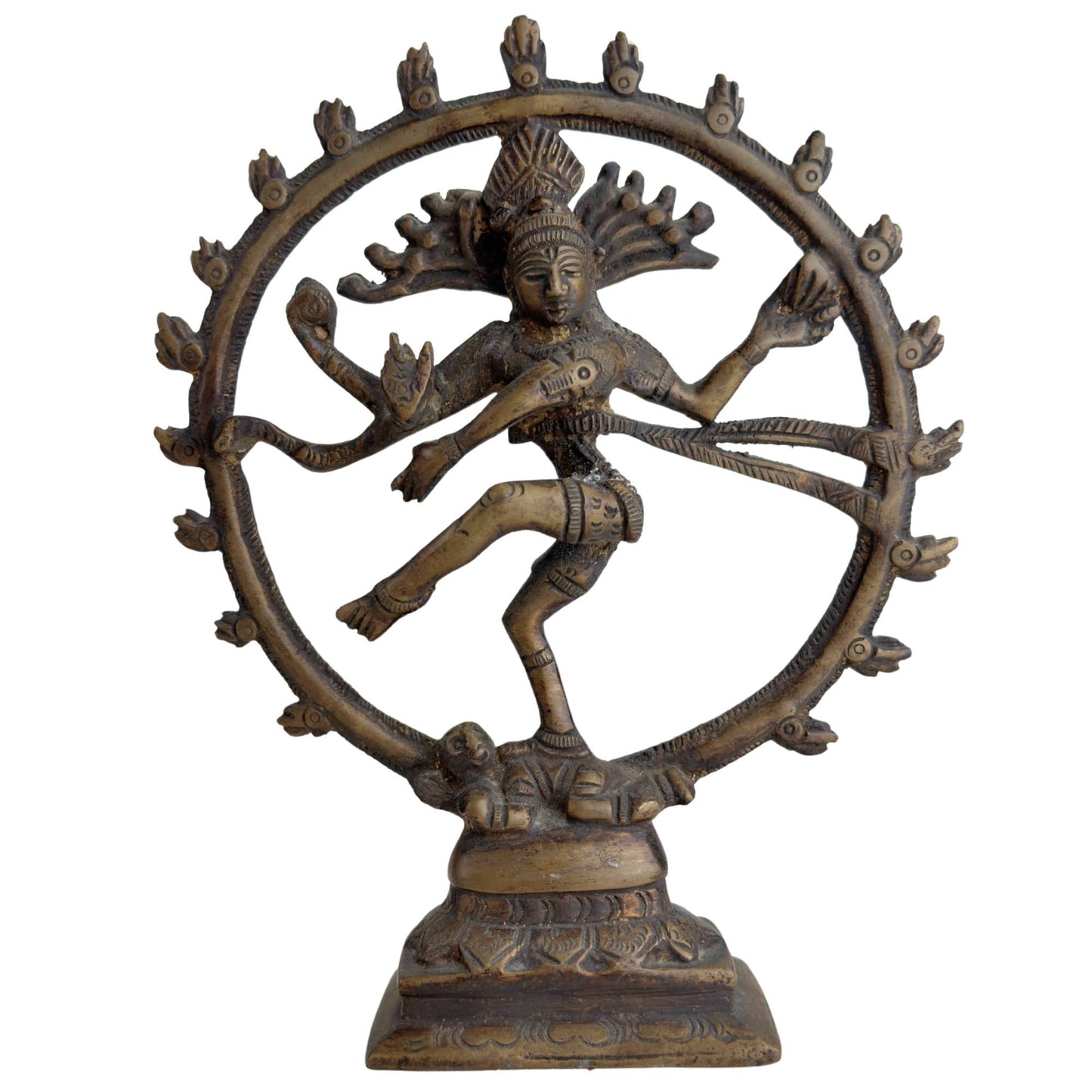 Indiaas Shiva Nataraja beeld van donker brons met kosmische danshouding