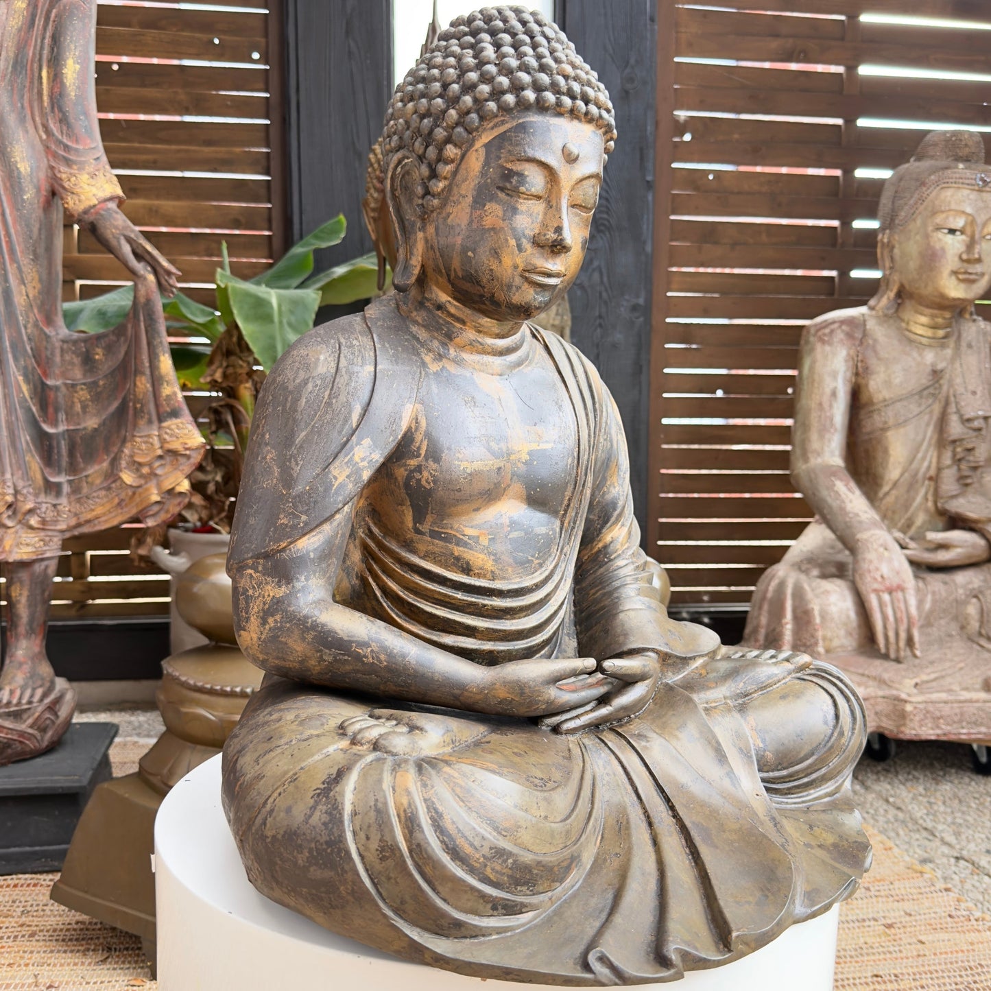 Japanese bronze Buddha showing surviving historic gilding, catalogue view 04