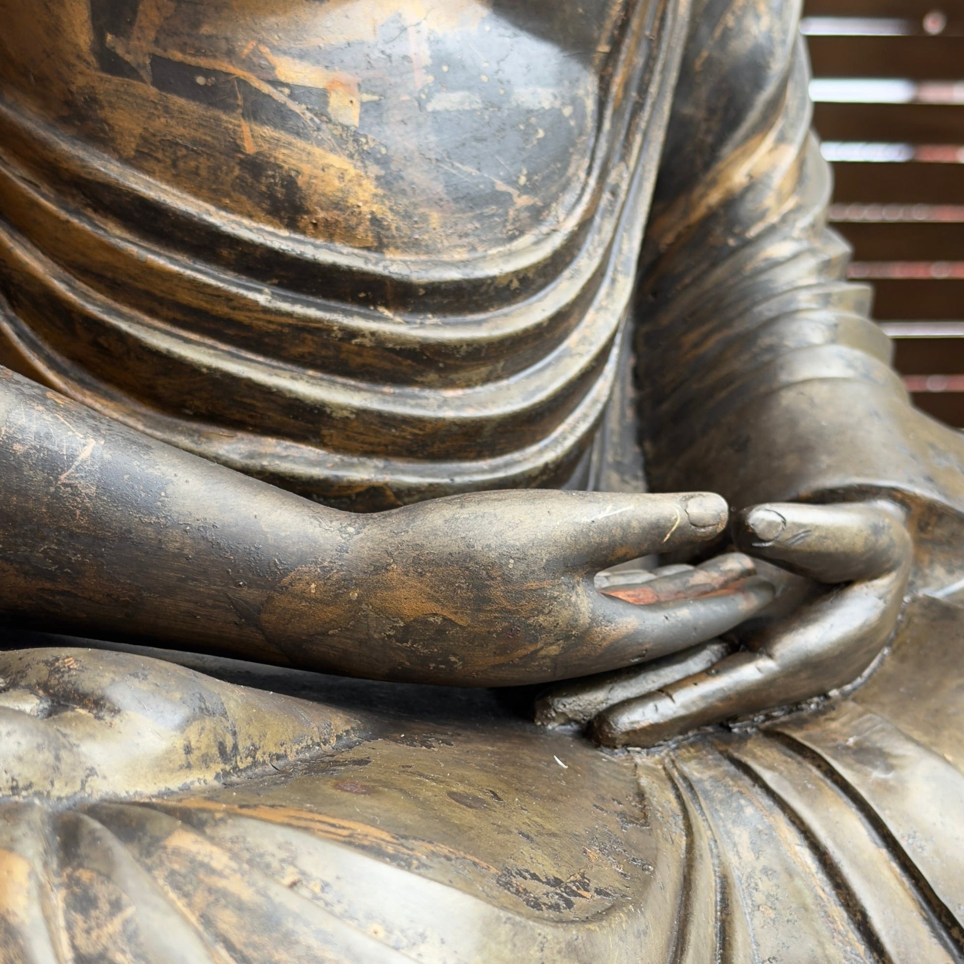 Late Meiji Japanese Buddha showing the aged bronze surface, catalogue view 14