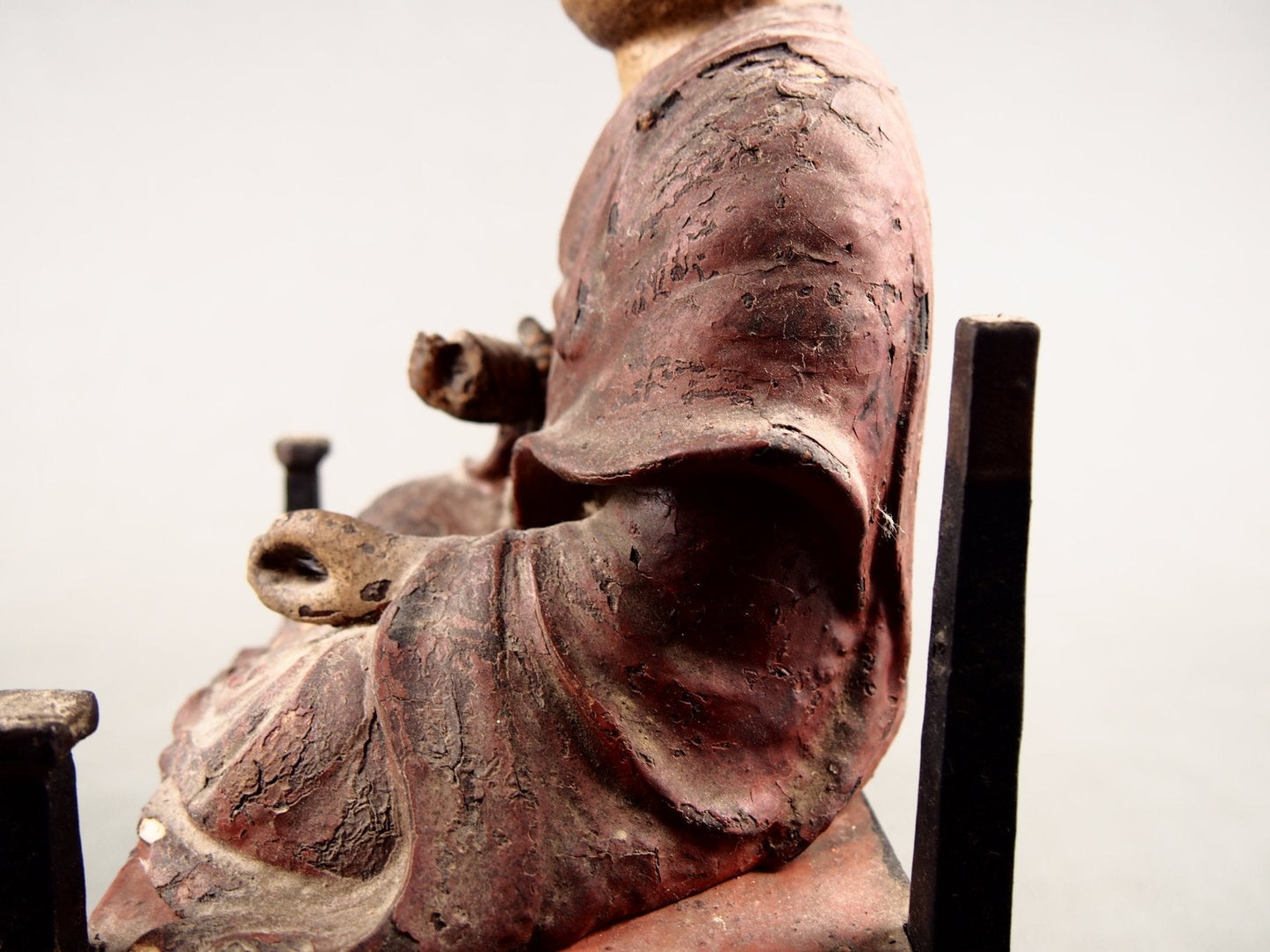 Houten beeld van een Japanse monnik
