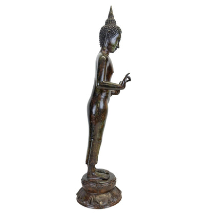 Double teaching gesture related to vitarka mudra on the Javanese bronze Buddha