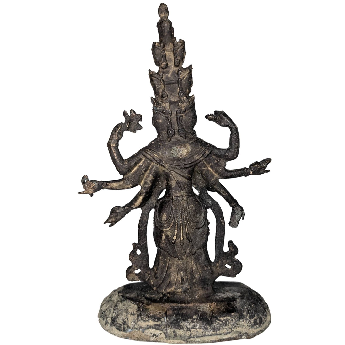 Vooraanzicht van de kleinere Sahasrabhuja figuur van 19 cm uit West-Tibet.