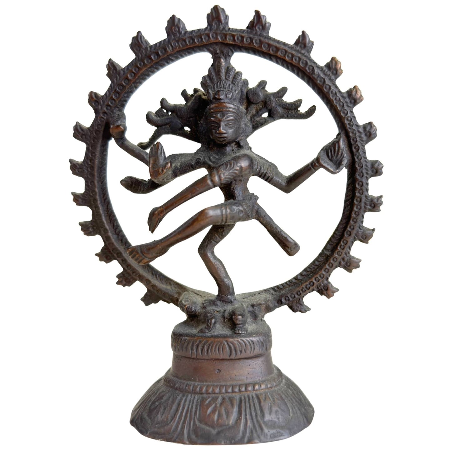 Klein bronzen Shiva Nataraja beeld van 13 cm met donkere patina en ronde vlammenkrans