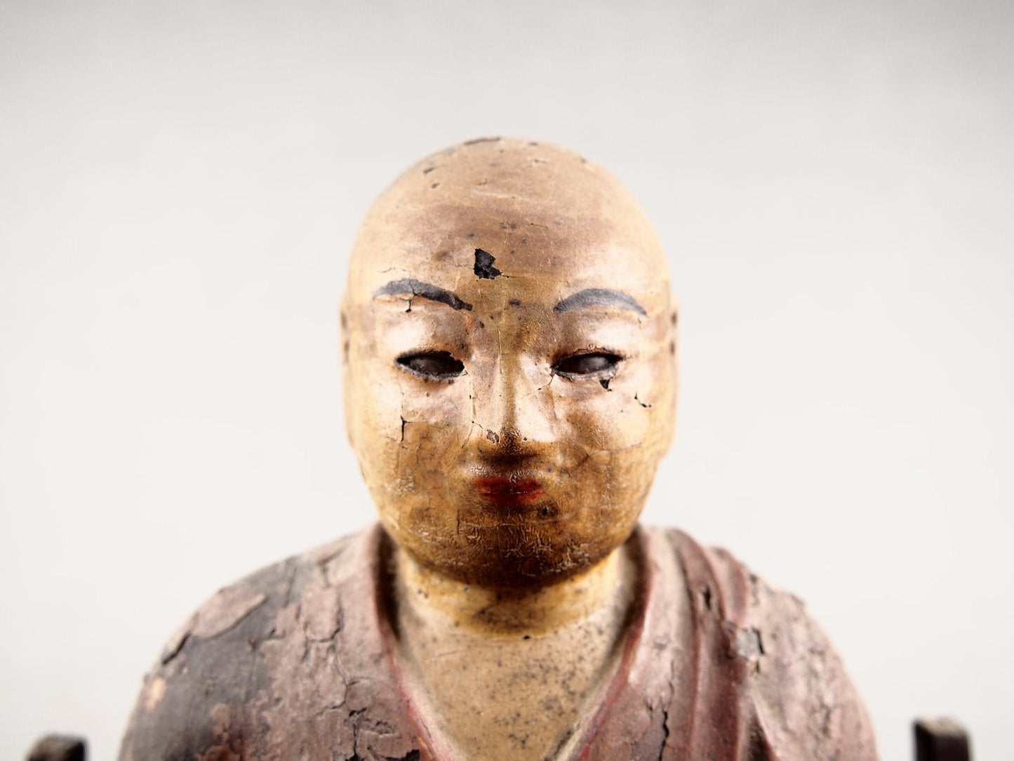 Houten beeld van de boeddhistische monnik Kobo Daishi
