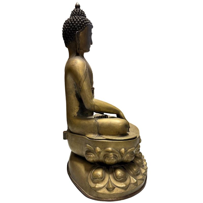 groot tempelbeeld boeddha uit ladakh van brons met verguldingsresten