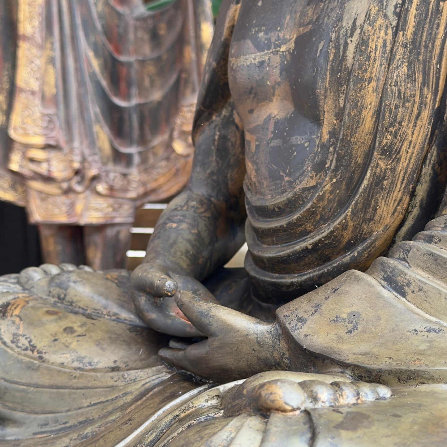 Large Japanese bronze Buddha, 56 cm high, catalogue view 10