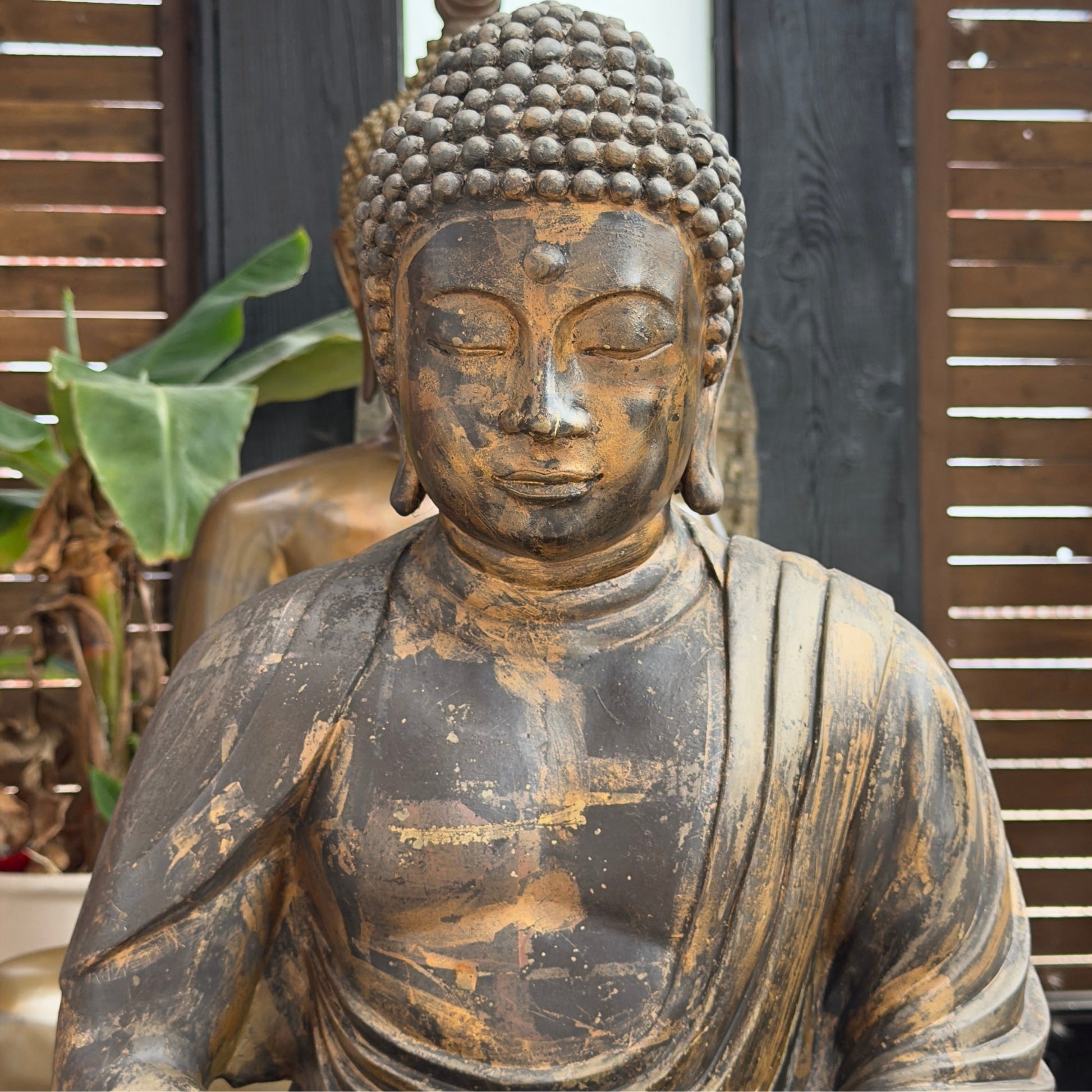 Large Japanese seated Buddha in bronze with aged patina, catalogue view 03