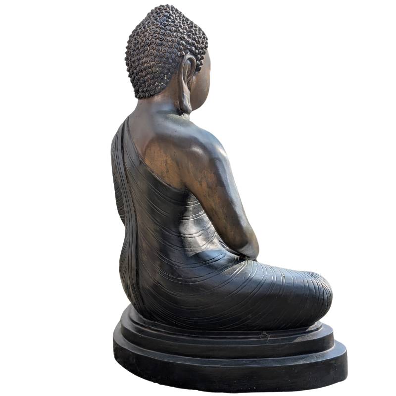 Large seated Thai Buddha with flowing monastic robe