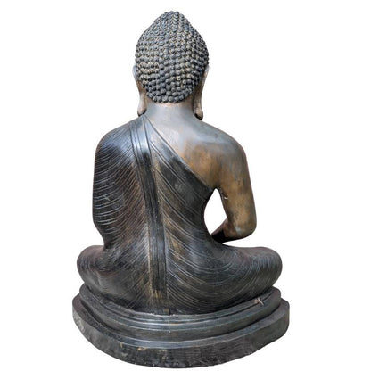 Robe modelling on the large Thai gilt bronze Buddha