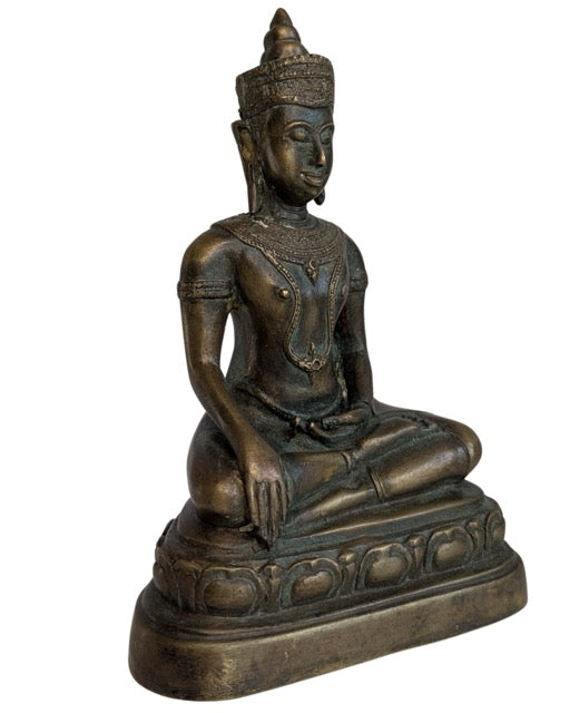 Aged patina and gilding remnants on the Ayutthaya Buddha