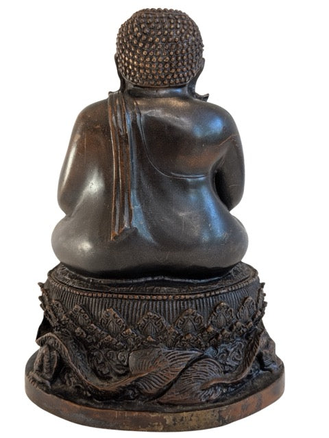 Serene facial expression of the seated Thai Buddha