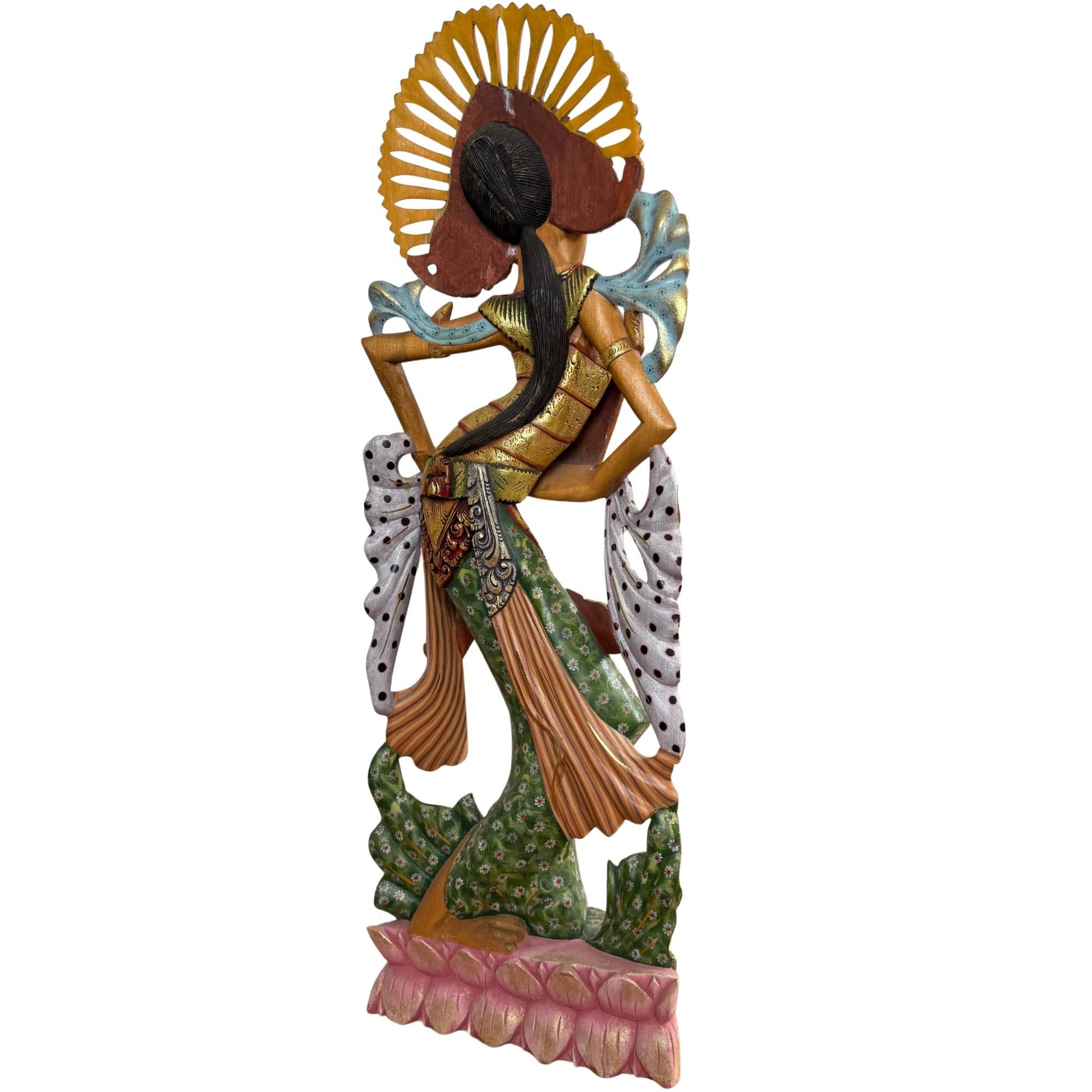 De lotusbasis van het beeld, symbool voor spirituele groei en onbevlekte schoonheid.