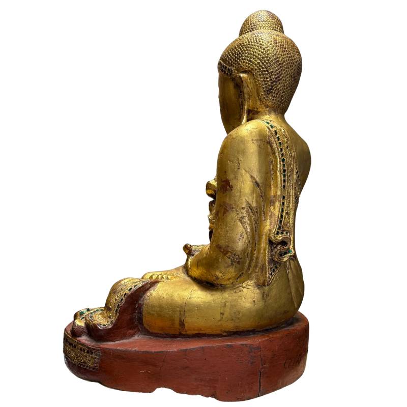 Mandalay Boeddha altaarbeeld voor meditatieplek, rustige woonruimte of spiritueel interieur