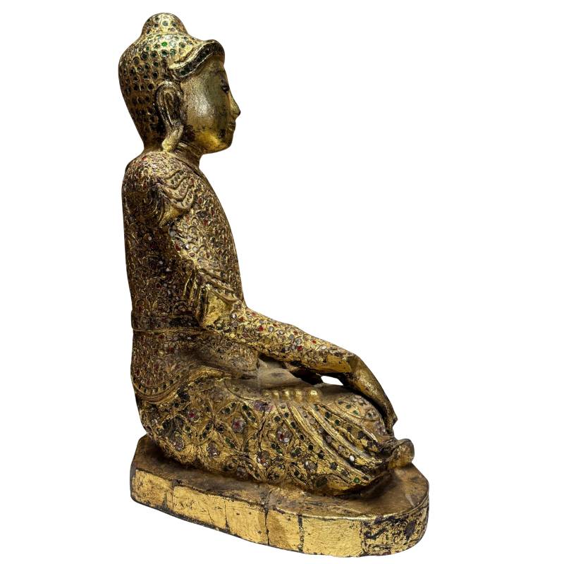 Mandalay Boeddha beeld als symbool voor innerlijke kracht, vertrouwen en standvastigheid