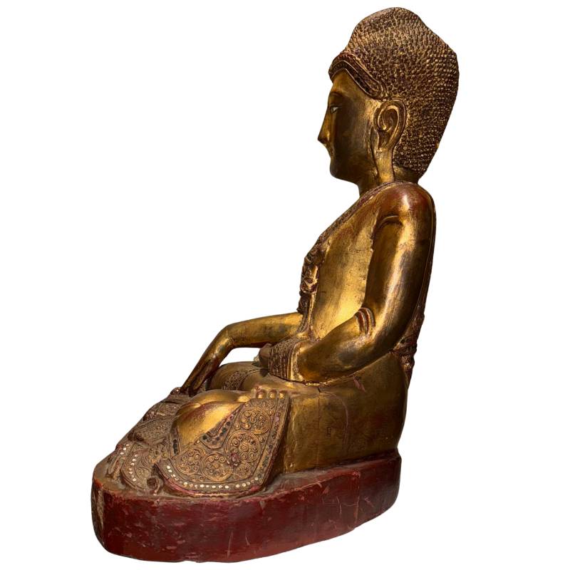 Mandalay stijl Boeddha voor meditatieruimte altaar of spiritueel interieur