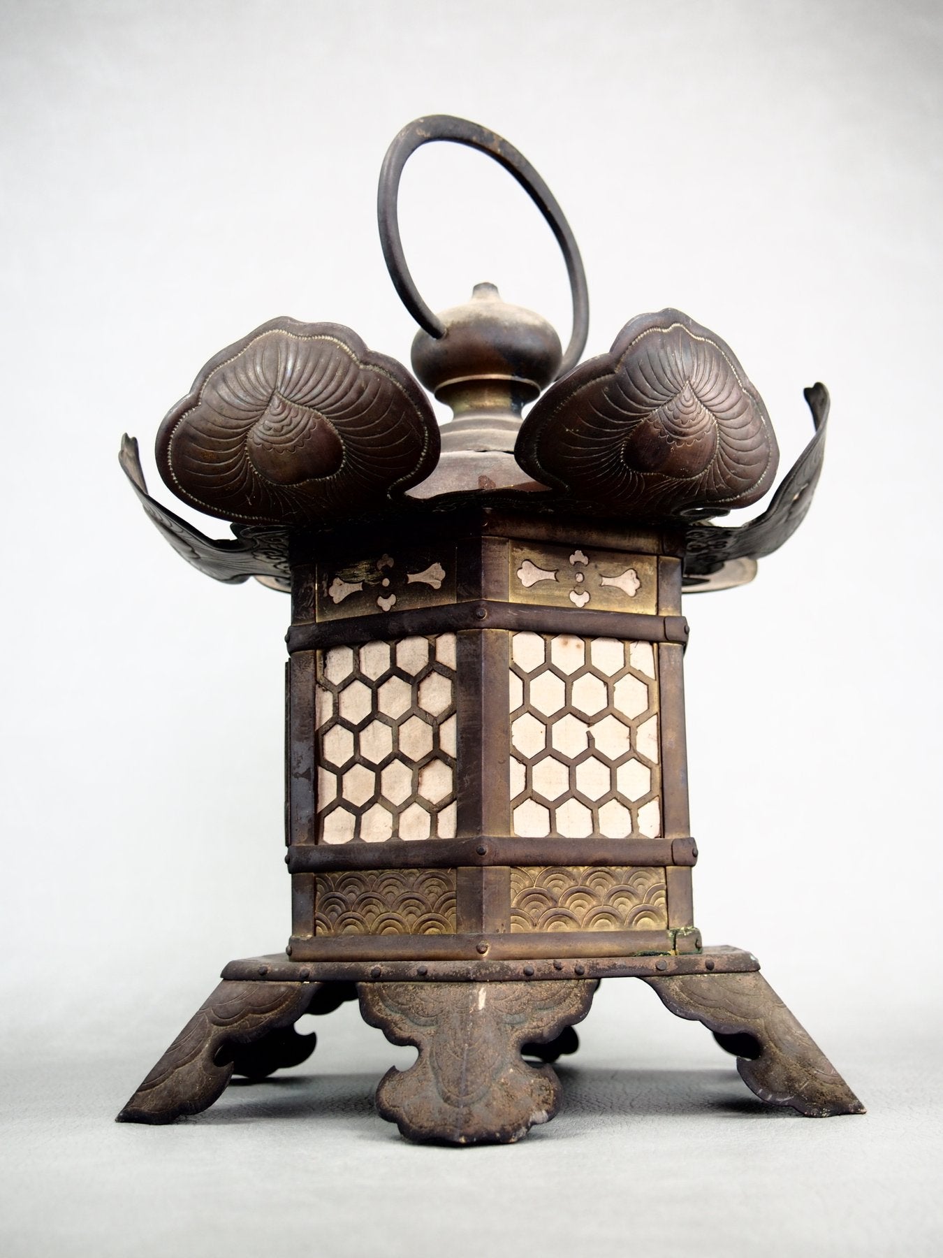 Hoogwaardig Japans metaalwerk 19e eeuw bronzen tempellantaarn handgegoten