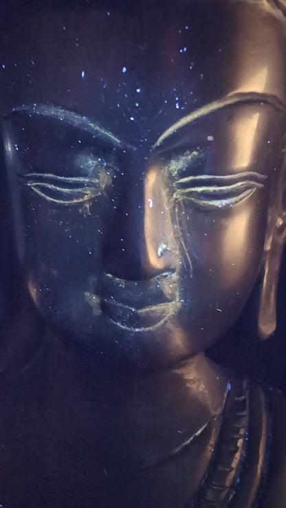 Detailed folds and engraving on the Buddha's robe