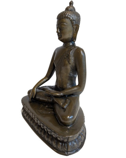 Calm expression and cross-legged posture of the Nepalese Buddha