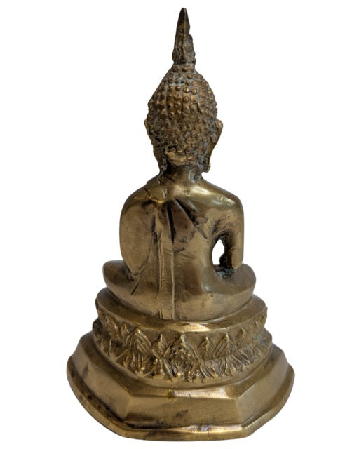 Traces of gilding and patina on the Thai Buddha