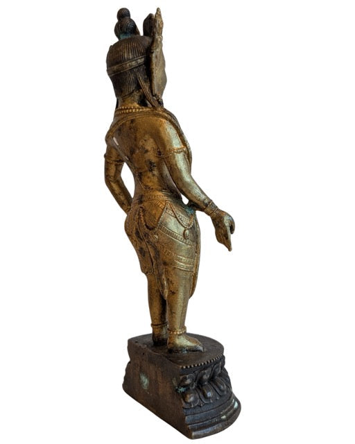 Lotus held by the standing Tibetan Avalokiteshvara