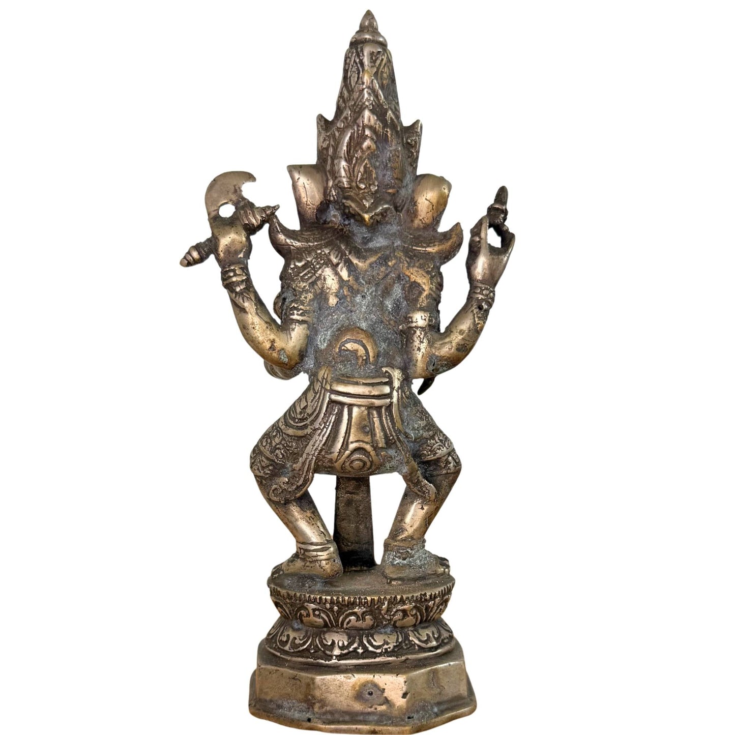 Forensische weergave van de natuurlijke groene patina, de fysieke getuigenis van decennia aan spirituele aanwezigheid.