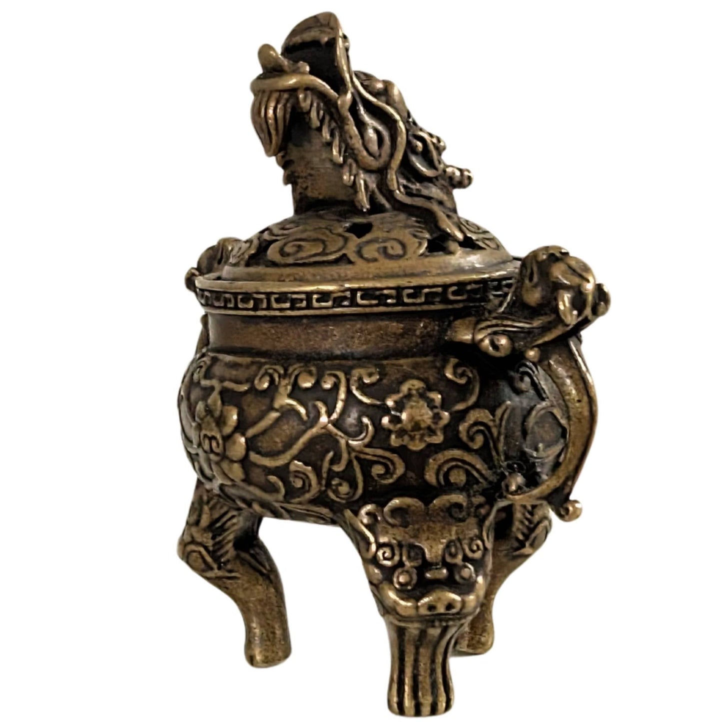 Klassieke Chinese miniatuur wierookbrander met drakenmotief op een witte achtergrond.