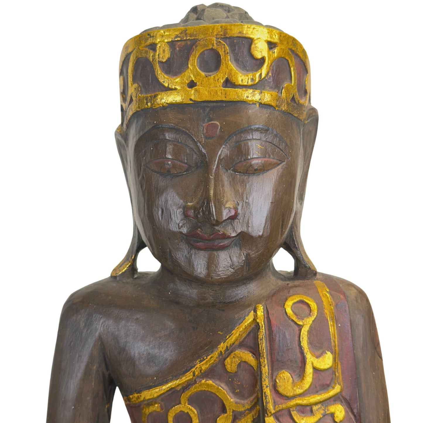 Close-up van het gezicht van de Jina Boeddha met neergeslagen ogen, de gouden Mukuta kroon en inheemse Indonesische gelaatstrekken.