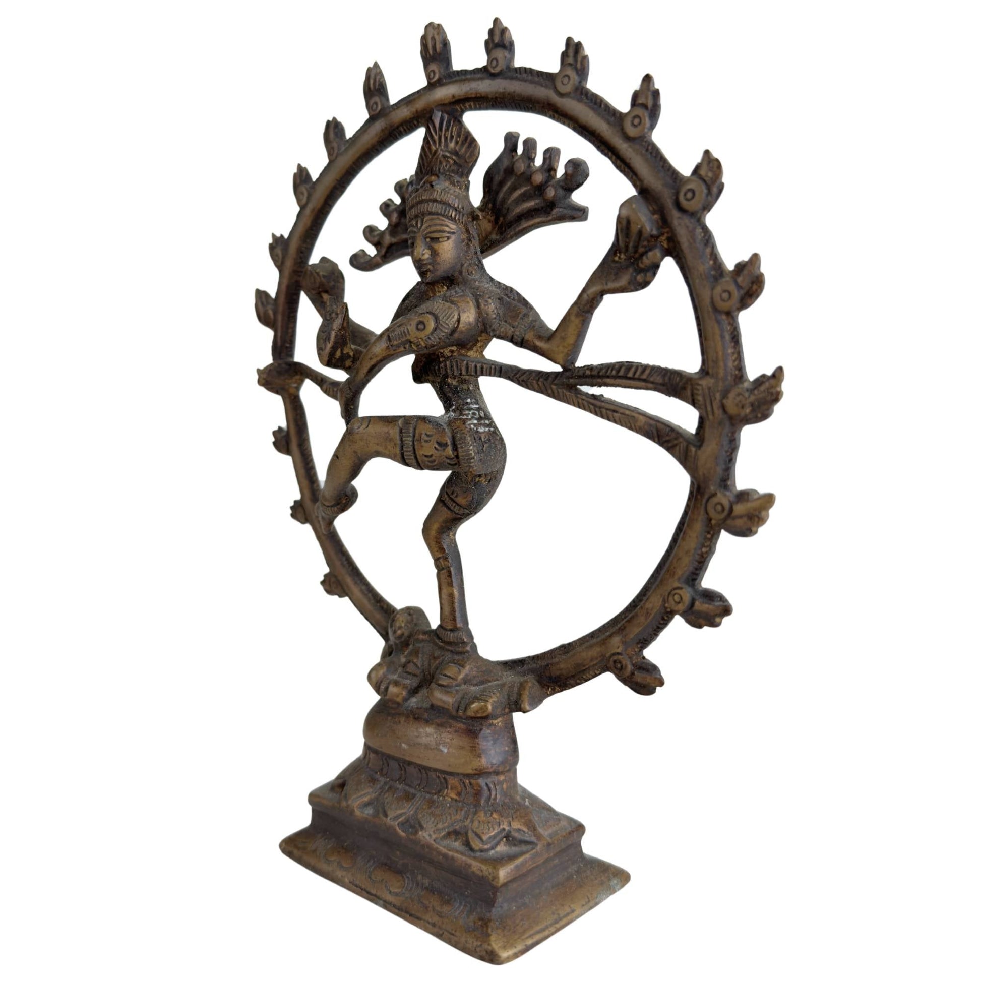 Nataraja beeld met sierlijk opengewerkt frame en vlammendecor