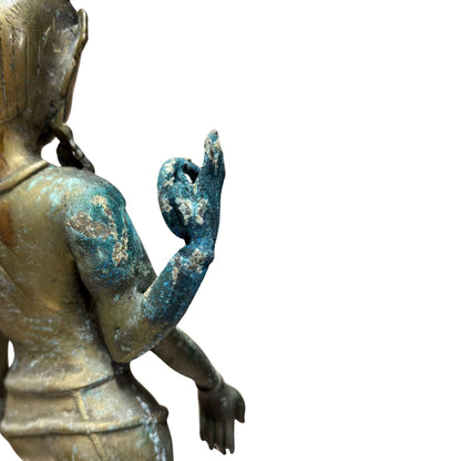 Antique Nepalese Four-Armed Avalokiteshvara – Gilt Bronze, 55 cm – close view of the lower section