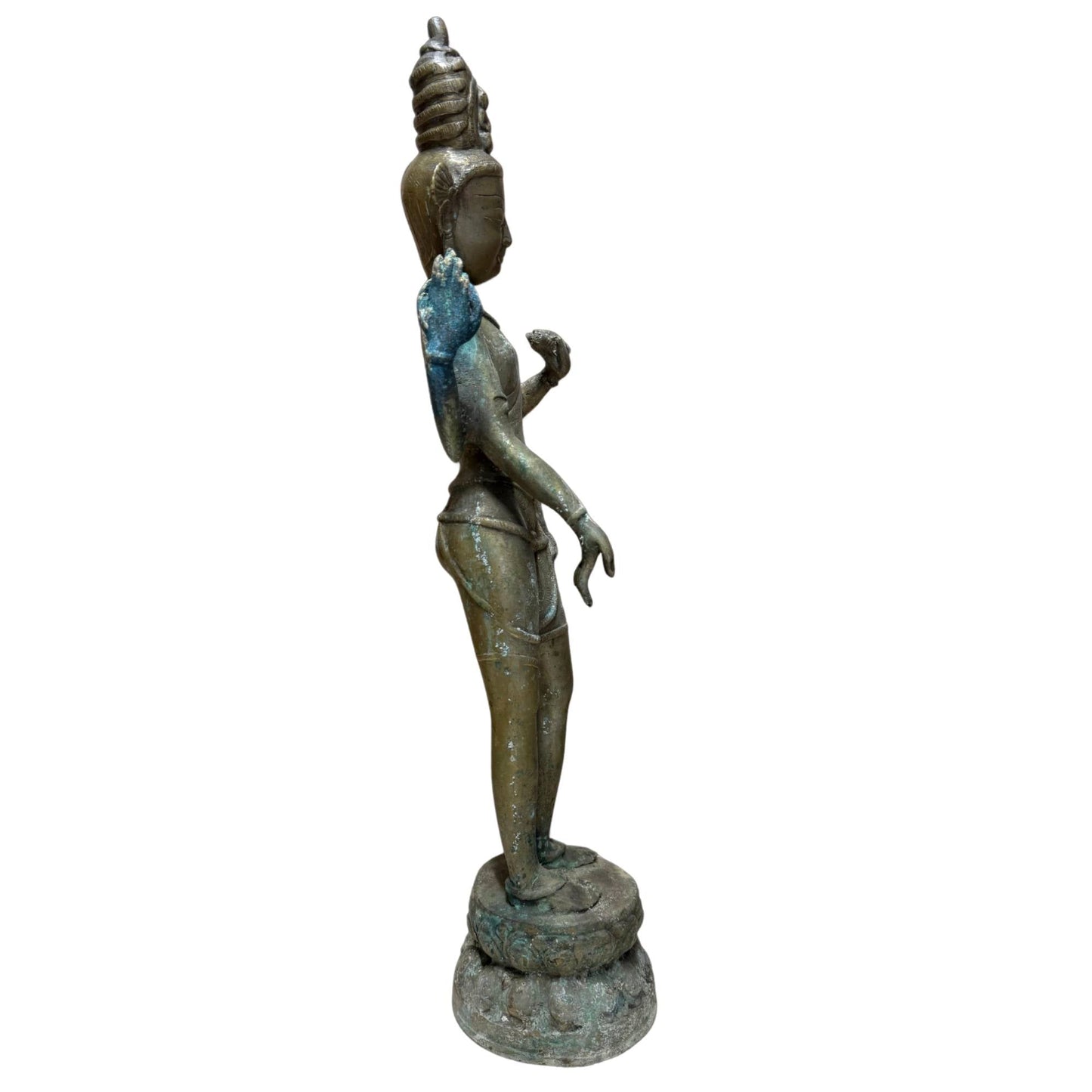 Nepalese vierarmige Avalokiteshvara in brons, 17e eeuw – zijaanzicht links