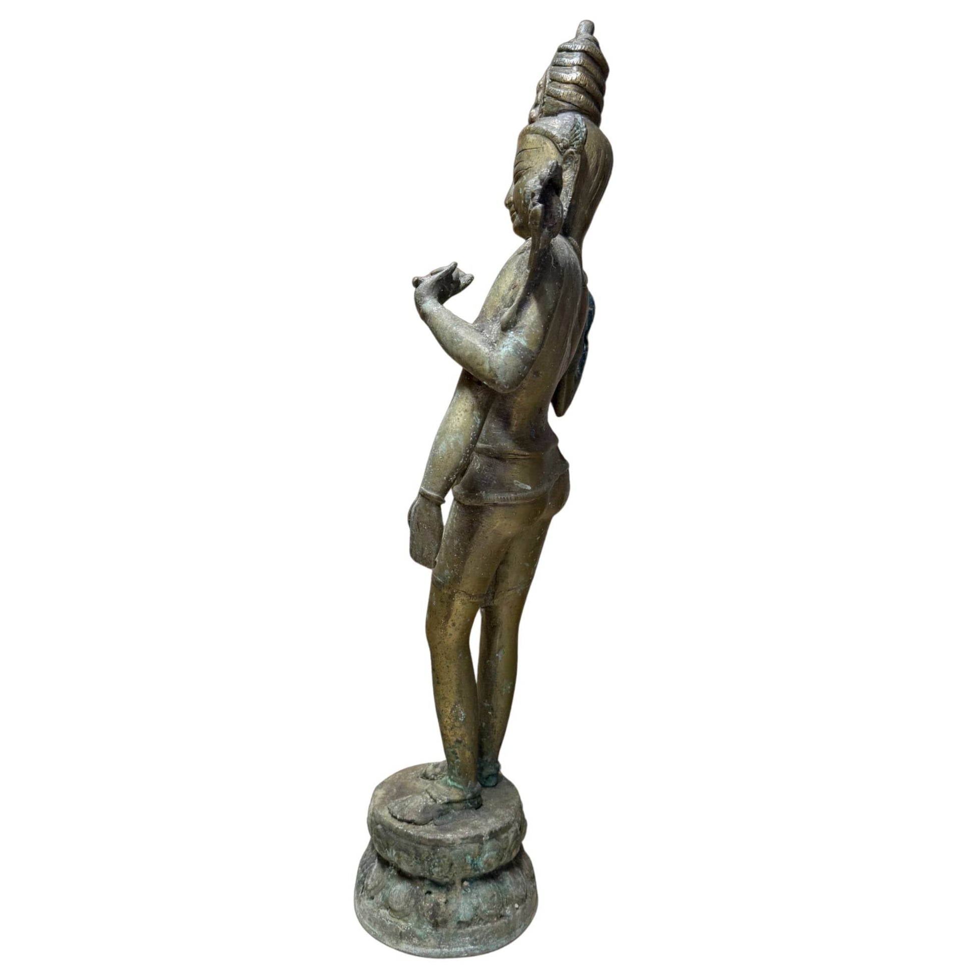 Nepalese vierarmige Avalokiteshvara in brons, 17e eeuw – zijaanzicht rechts