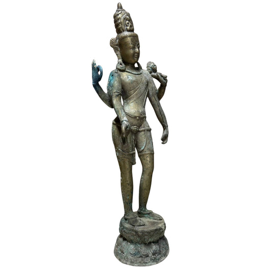 Nepalese vierarmige Avalokiteshvara in vuurverguld brons, 17e eeuw – driekwart links