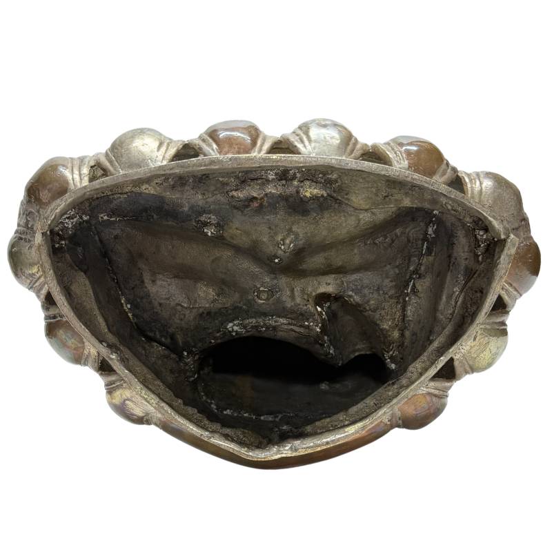 Nepalese Shakyamuni Buddha – Hand-Engraved Bronze, ca. 1920, 37 cm – close view of the central details
