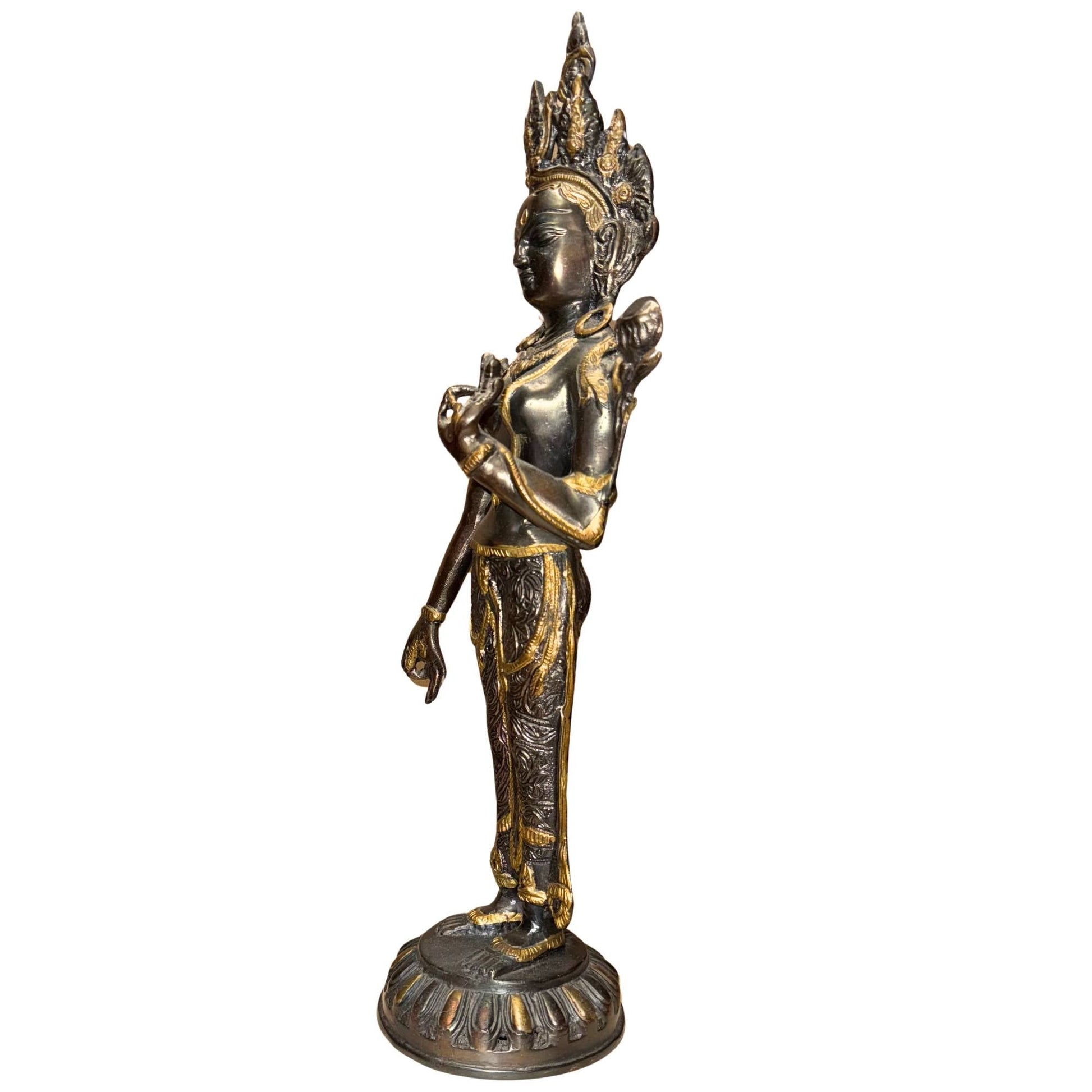 Nepalese Tibetaanse Tara met lotusknoppen bij de schouders en rituele betekenis