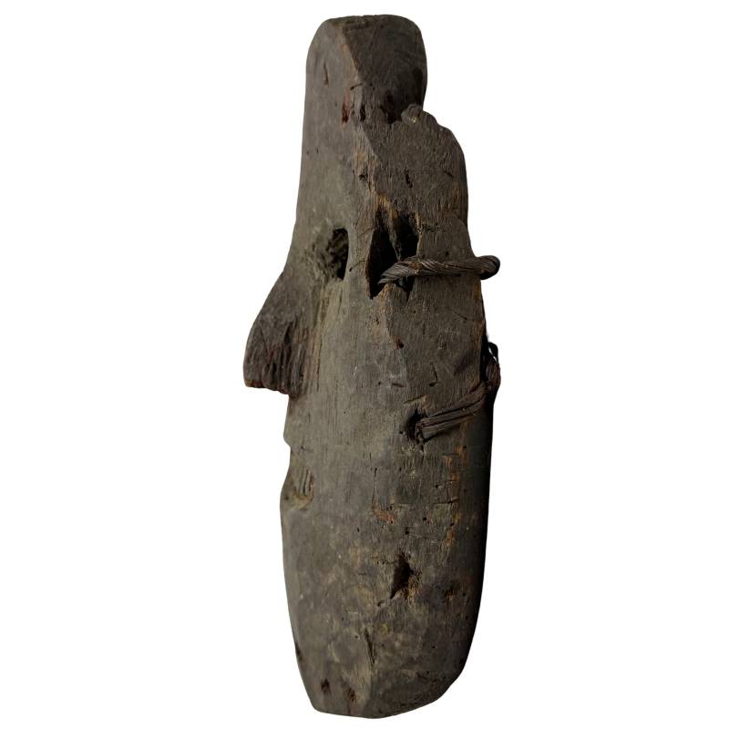 Nepalesische Maske aus Holz mit traditioneller Formgebung und Patina  